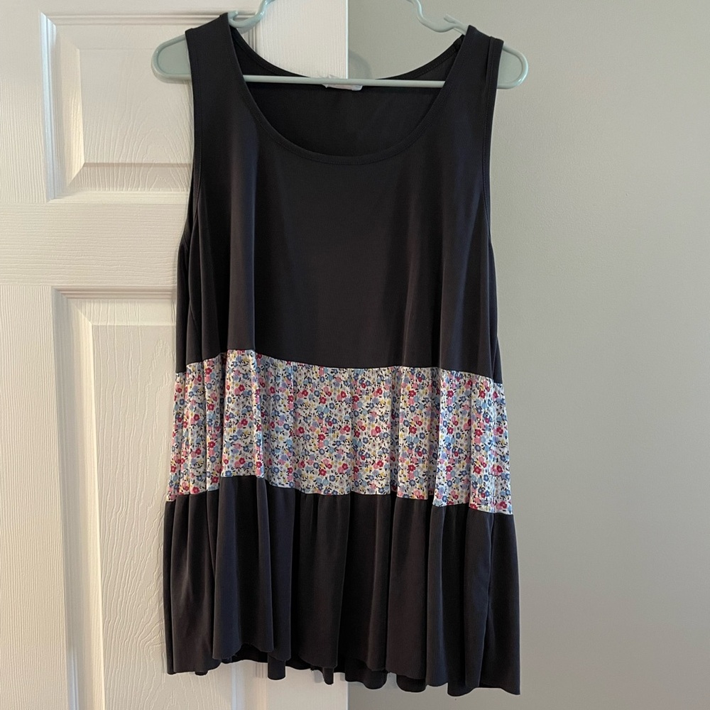 [5/$25 THIS WEEKEND ONLY] 
Charcoal Gray Sleeveless Tank Top with Floral Midband